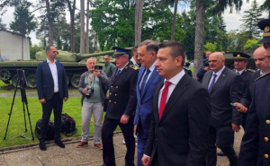 Dodik, Višković i Stevandić izignorisali Helezovu zabranu i ušli u kasarnu OS BiH Kozara