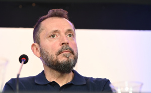 Dragan Bursać predstavio knjigu "Kolumne iz tame regiona": Pogledajte kako je bilo na promociji