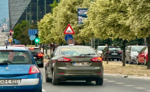 Čitatelji portala Radiosarajevo.ba pitaju: Smije li se ovako voziti dijete?